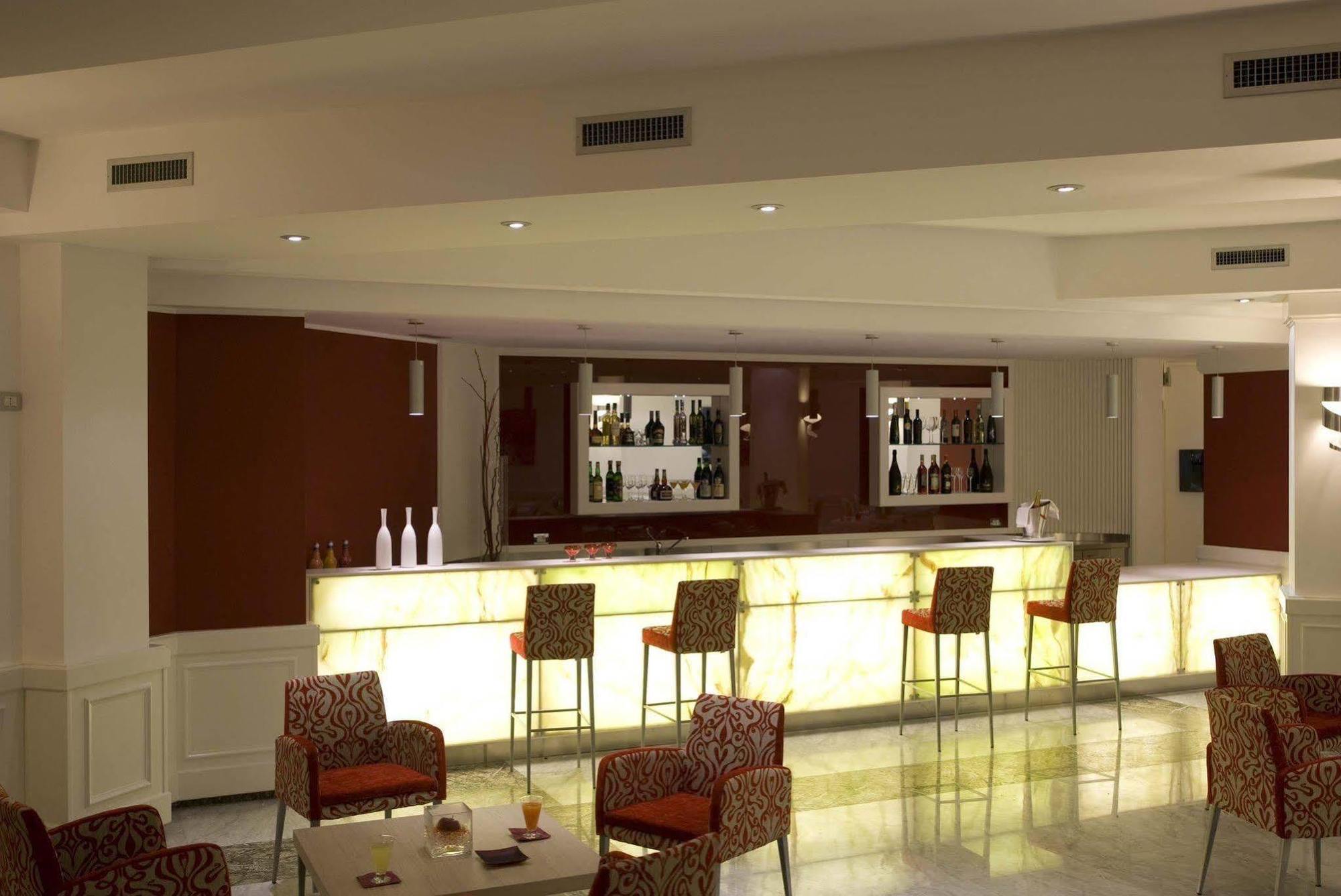 Jr Hotels Oriente Bari Restaurant photo